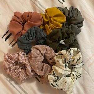 8 scrunchies